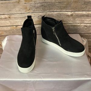 Soda Womens Taylor Nubuck Hight Top Slip On Fashion Sneakers